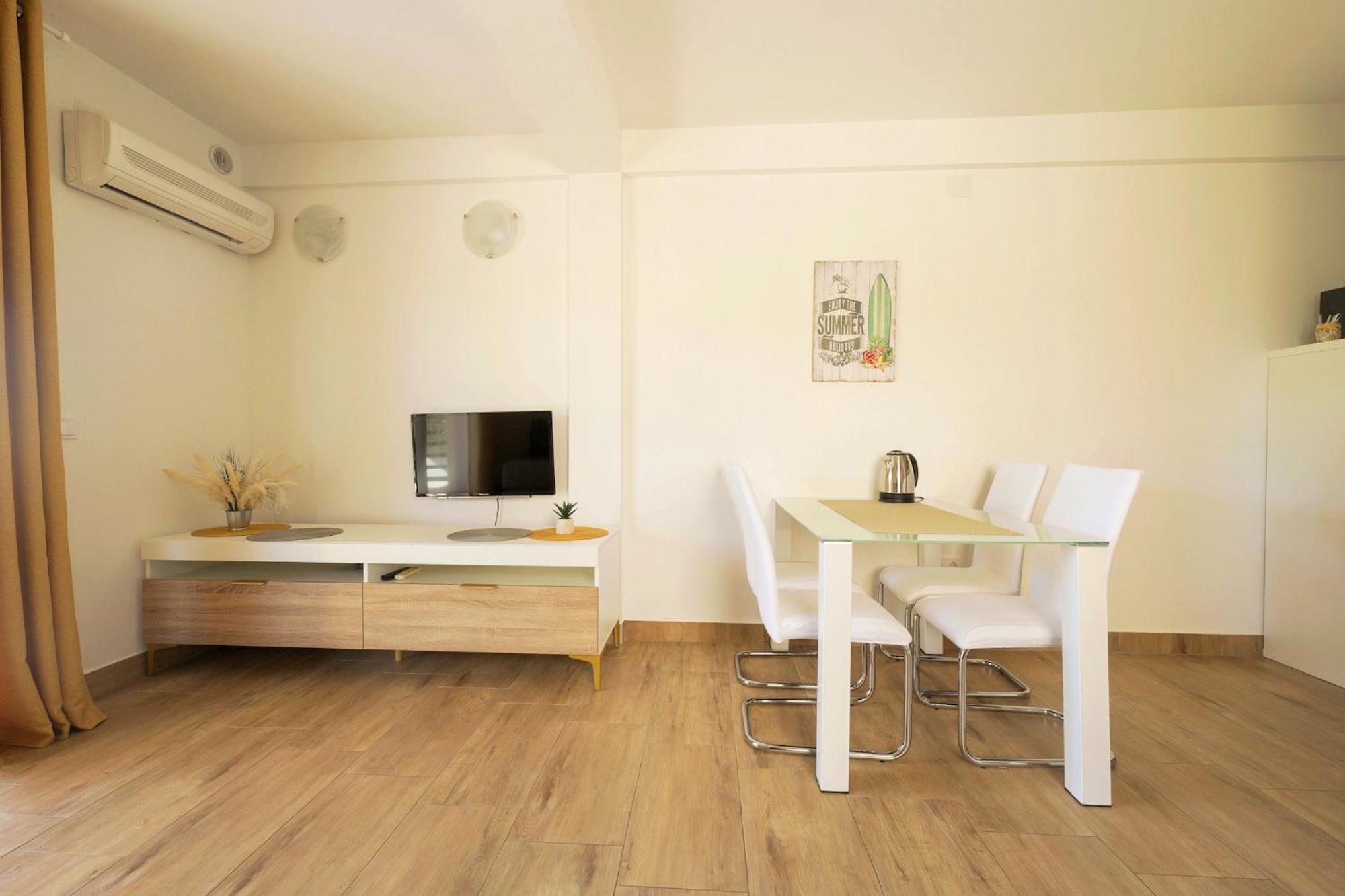 Apartments Chilla *** ロパール エクステリア 写真